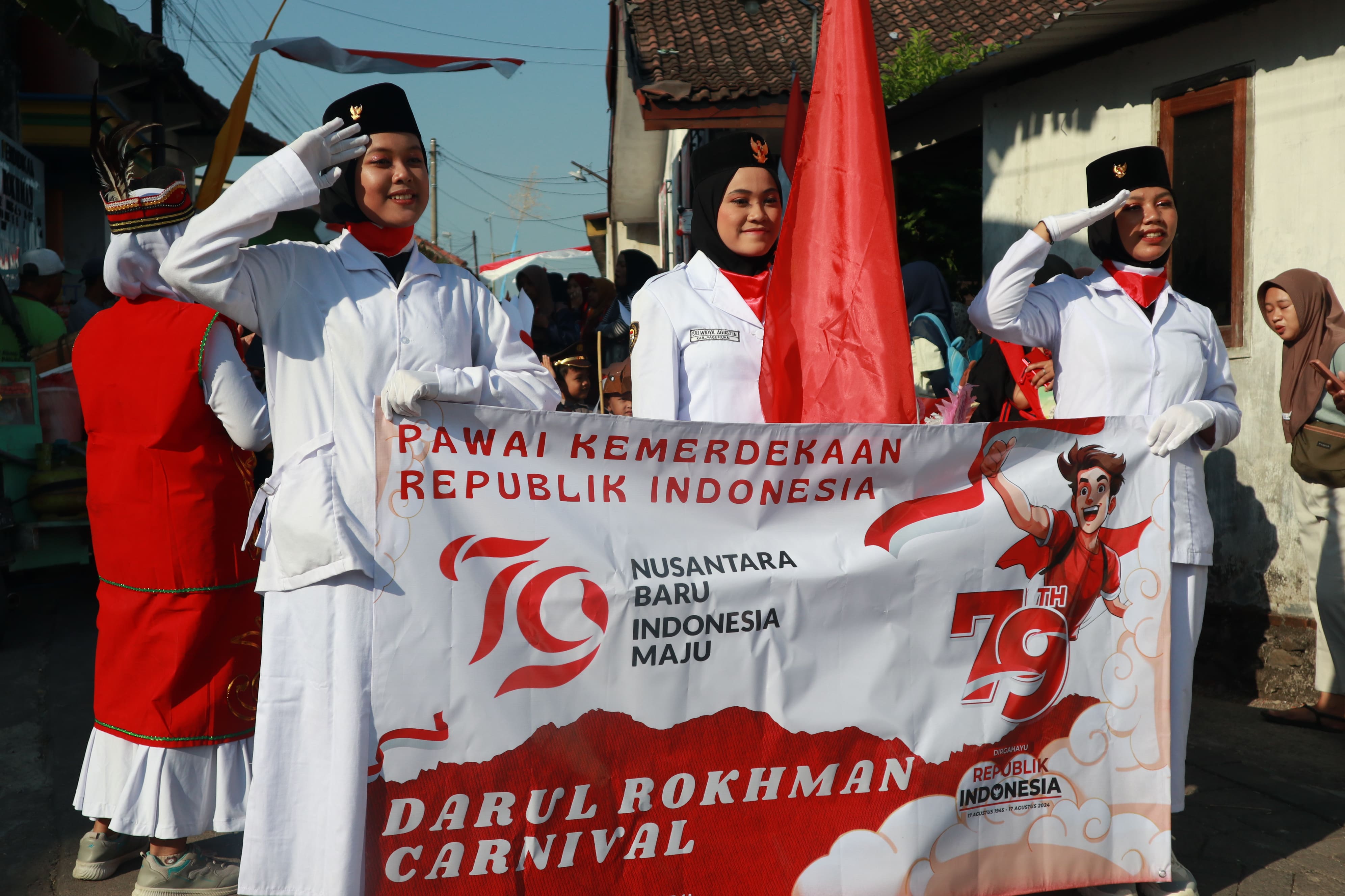 Meriah! Yayasan Darul Rokhman Ngembe Gelar Pawai HUT RI ke-79