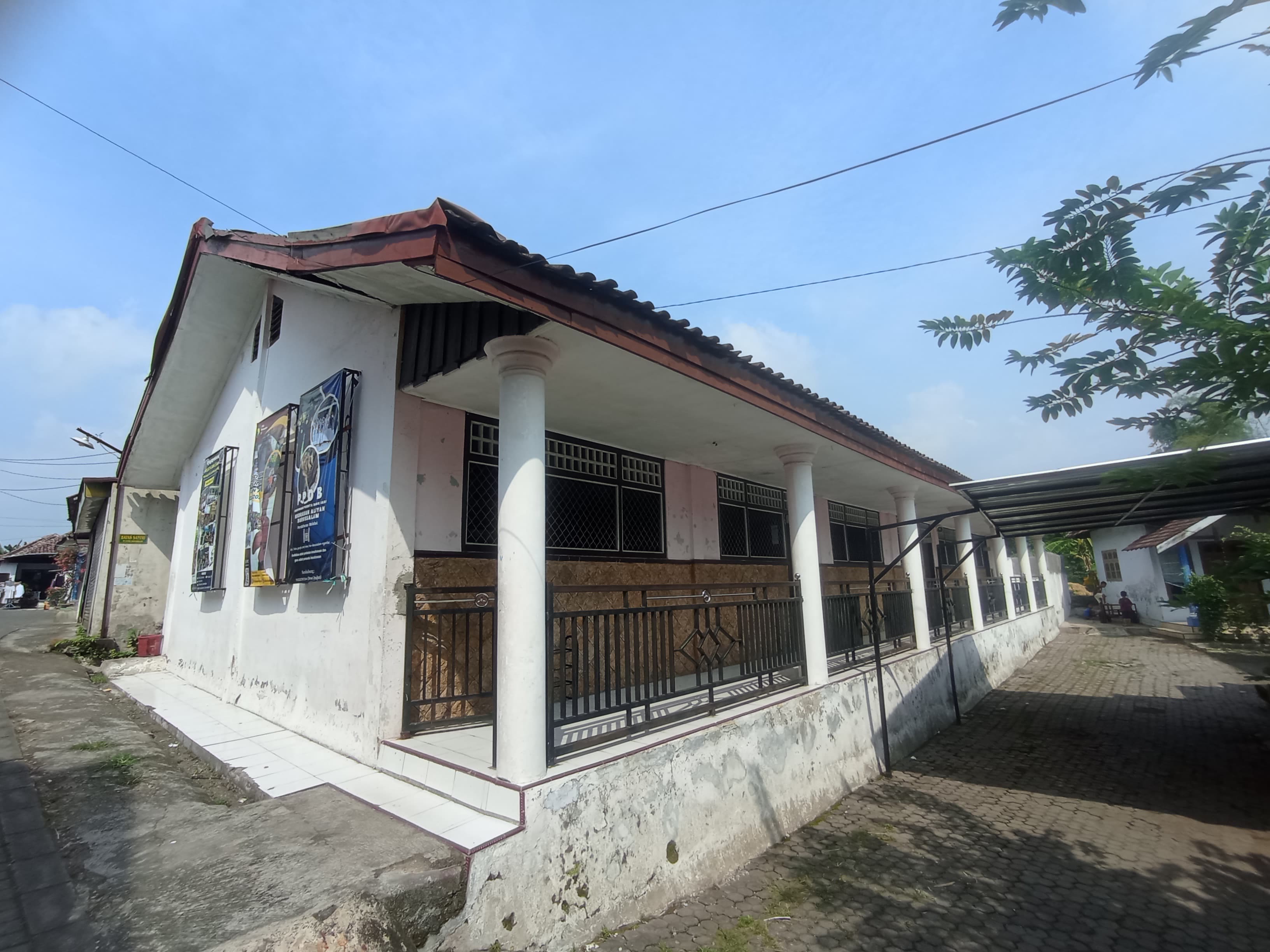 Gedung MTs Darussalam Ngembe